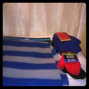Scarf and gloves lot
